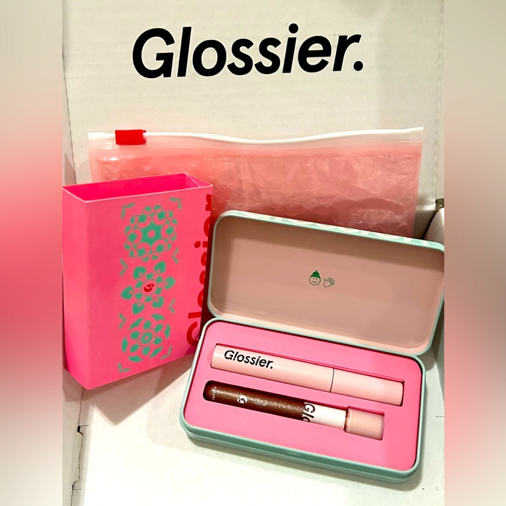 BNIB-VERY RARE ⭐️GLOSSIER ⭐️ LIMITED EDITION EYES STAR KIT- Xmas Capsule 2022